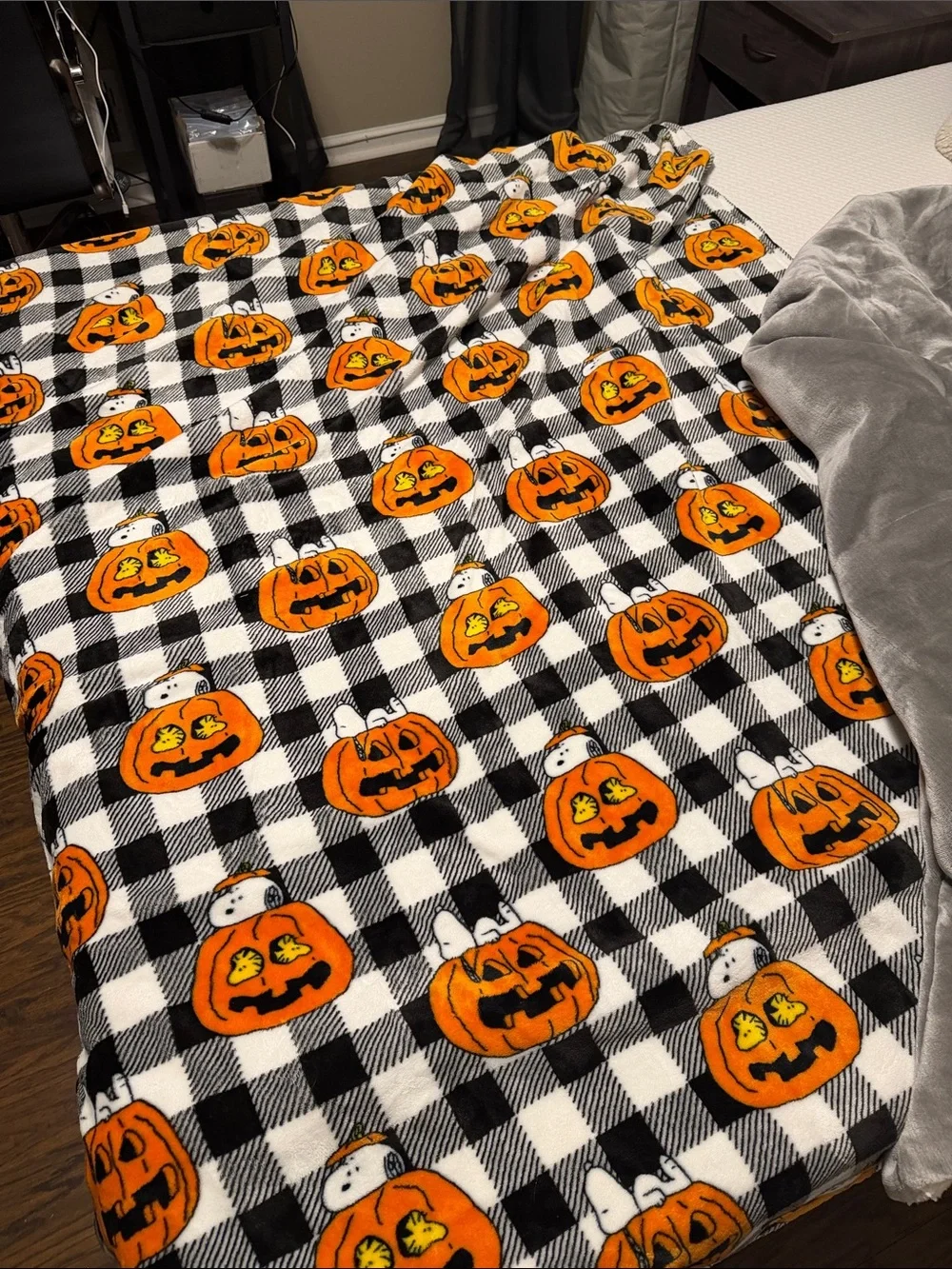 Snoopy Peanuts Halloween Pumpkin Fleece Throw Blanket - Orange & Black
